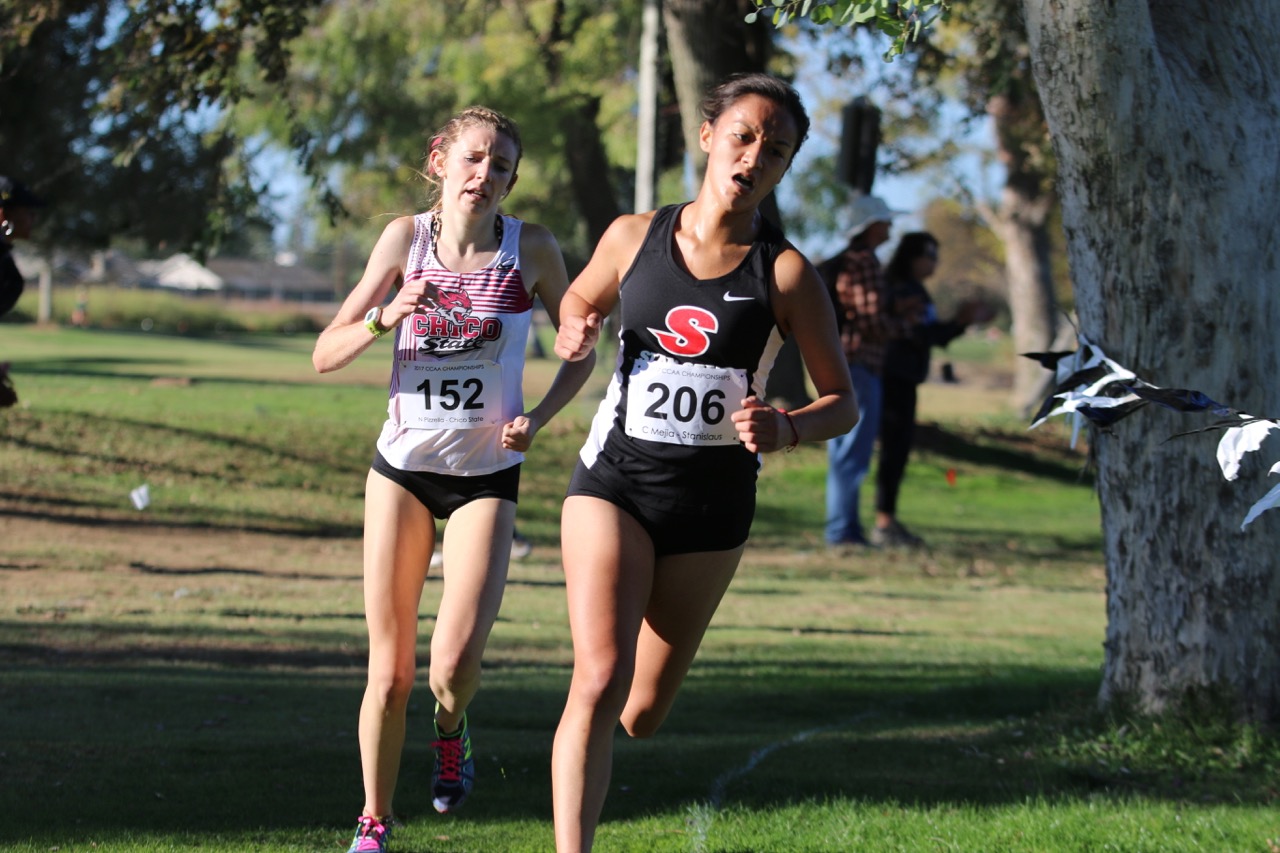 Nora Pizzella (So) was locked in a battle with Stanislaus' #1 Cynthia Mejia for much of the final lap.