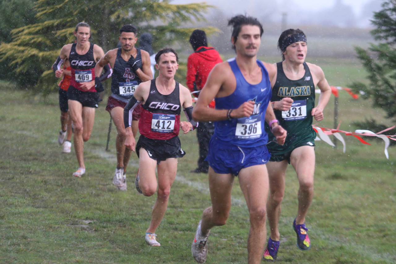 With Fresno Pacific's Patrick Kiprop off the front, with 400m remaining in the race this is the battle for second. Wildcat Frosh Brayden Mclaughlin (412) and Charlie Giannini (409) would end up 3rd and 7th overall respectively.