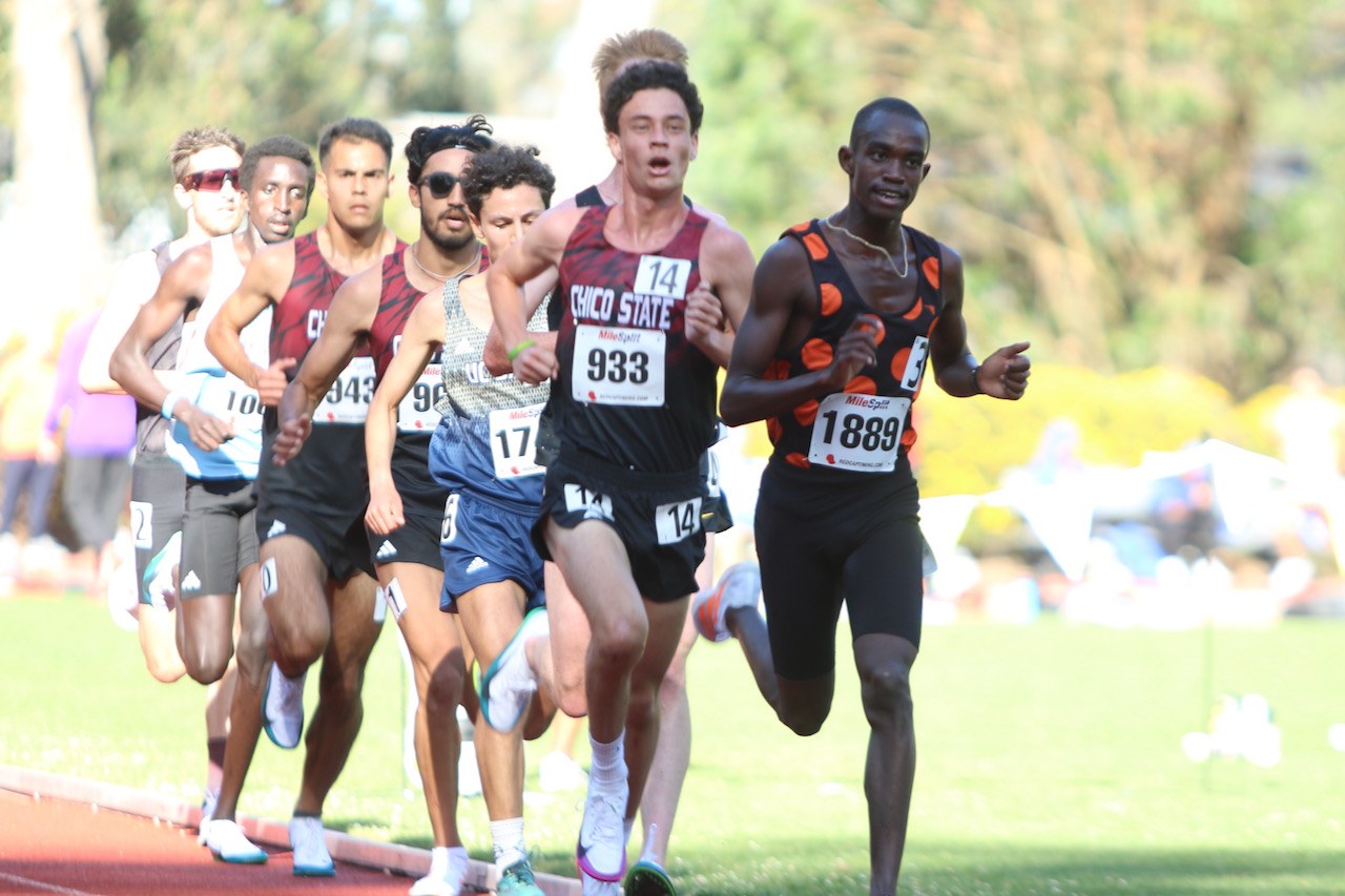 Sean Alliegro (30:06), Jesus Villarreal (29:55) and Sergio Cuartas (30:26) running among the lead pack in the men's 10k.