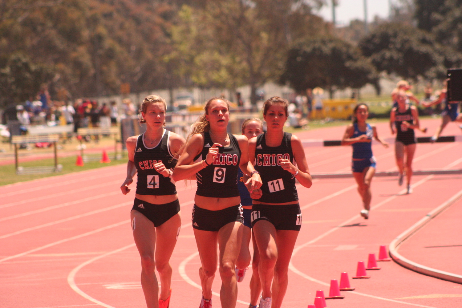 Women Steeplers L-R Jessica Brieno, Amy Schnittger, and Katie Spencer in forefront with teammate Bergesen working her way up to the eventual 3,4,5,6 finish!
