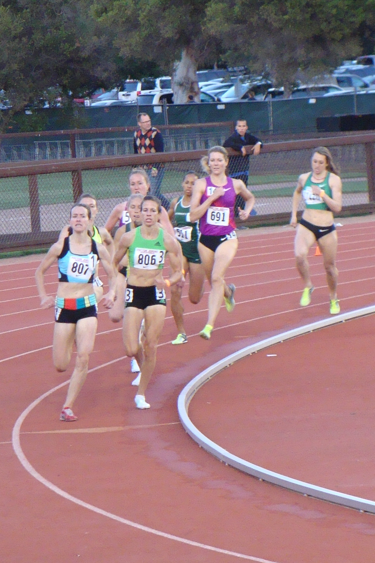 Malindi Elmore leading the fast heat of the women's 1500m in what has to be one of the ugliest uniforms of all time as the field approaches the home stretch. Kate Follett, partially hidden behind Elmore, won.