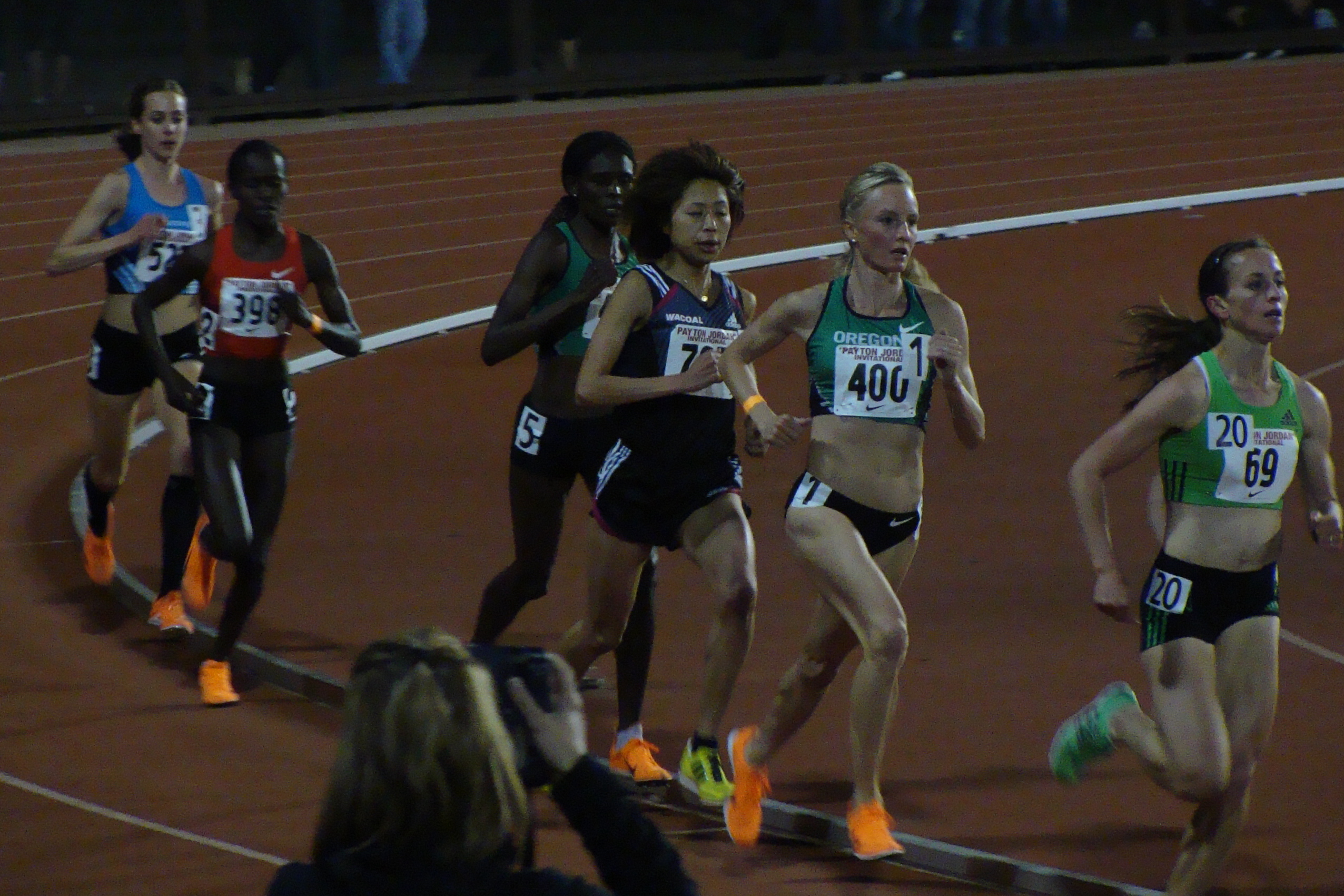 Race rabbit Sarah Vaugn leads Shalane Flanagan, Kayoko Fukushi, Sally Kipyego, Lineth Chepkurui and Molly Huddle in the women's Kim McDonald 10K. Kipyego would go on to edge Flanagan for the win but both would dip under 30:40.