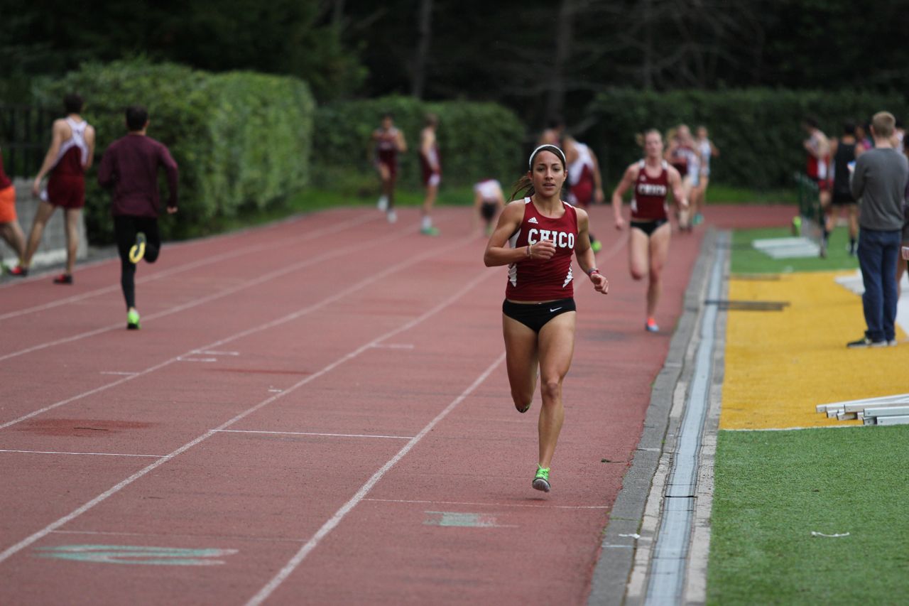 Ayla Granados late in the race and en route to the 9:52 win. In the background Oliva Watt also breaks the 10 minute mark.