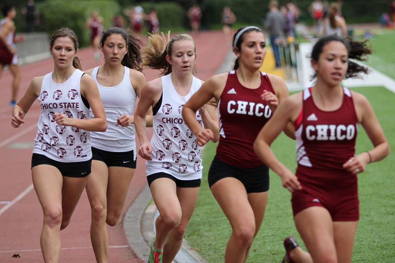 Senior Olivia Guadiana (6th) paces a group of teammates (R-L, Varela, Dorman, Loveday, Adams) at mid race.