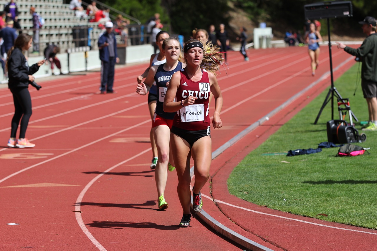 Senior Sara Mikesell spotted the entire field 30-40 meters before her even paced strategy earned her a 17:10 PR and Top-10 AT mark for the 5k.