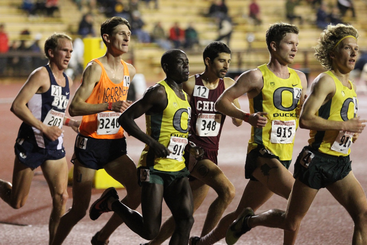 Isaac Chavez mixing it up with the Oregon boys, including DI XC NCAA Champ Edward Cheserek (914), Parker Stinson (916), and Trevor Dunbar(915).