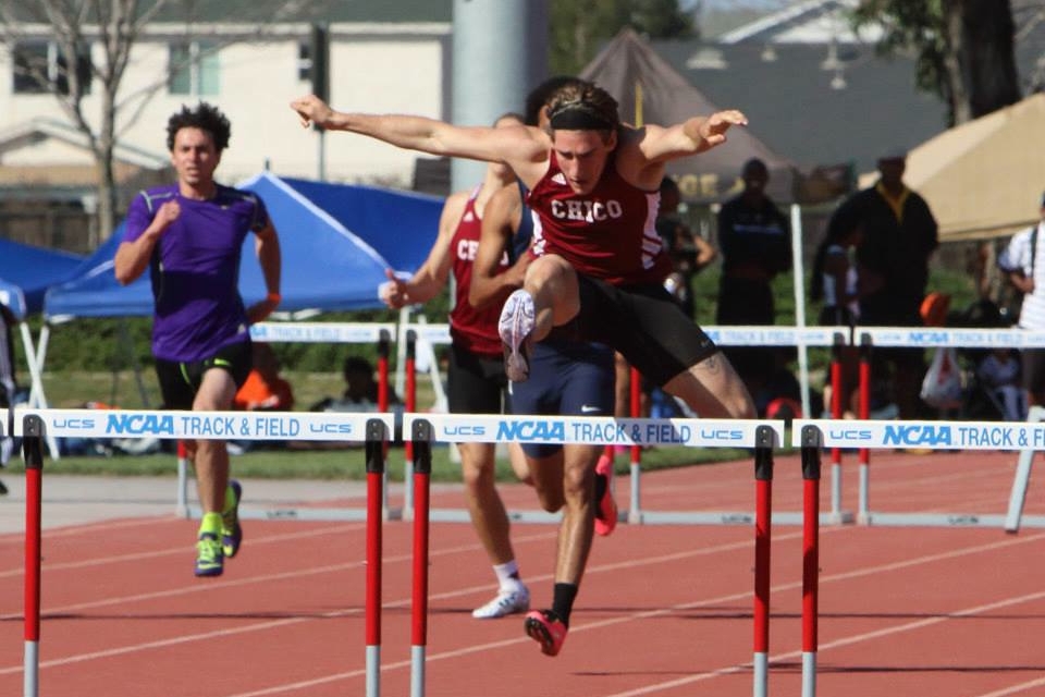 Wildcat Tristan Lake wins the 400 hurdles with a provisional time (53.13)