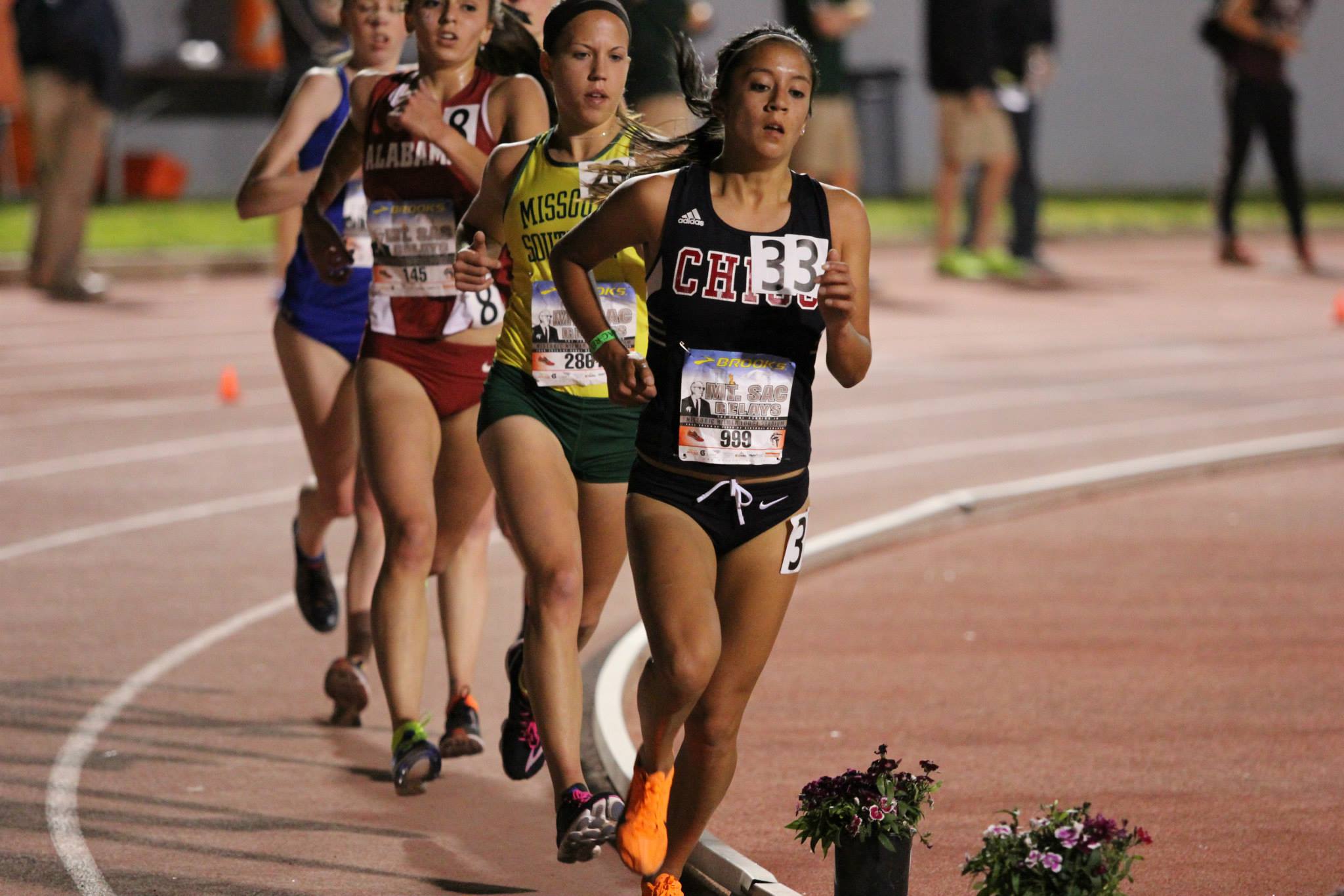 EJunior Enriquetta Peinado ran her way onto the school's 10k All Time list with her 36:15 debut for the 25 lap distance.
