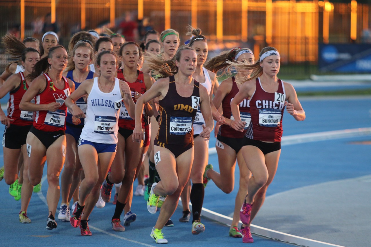 Alex Burkhart leading the women's 5k field through a 5:17 first 1600 split.