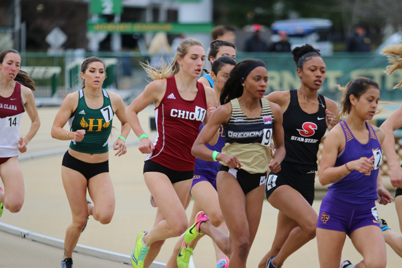 Elyssa Schall would race to a negative split 2:16 PR in the women's 800.