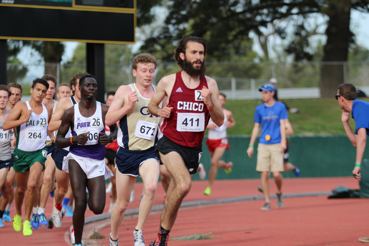 Eddie King leading the mostly DI field in the men's 5k en route to a 14:33 PR and NCAA provisional run.