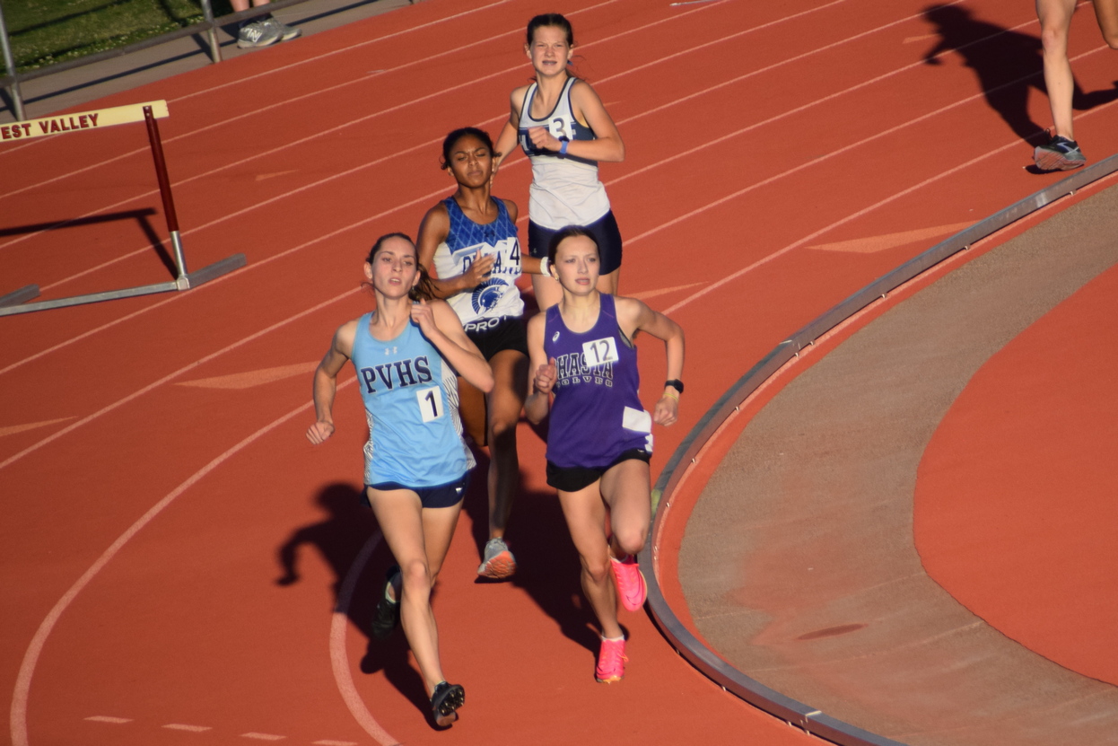 Pleasant Valley's Holly Alchin battles Shasta's Talyn Hanly in the 800m. (TC)